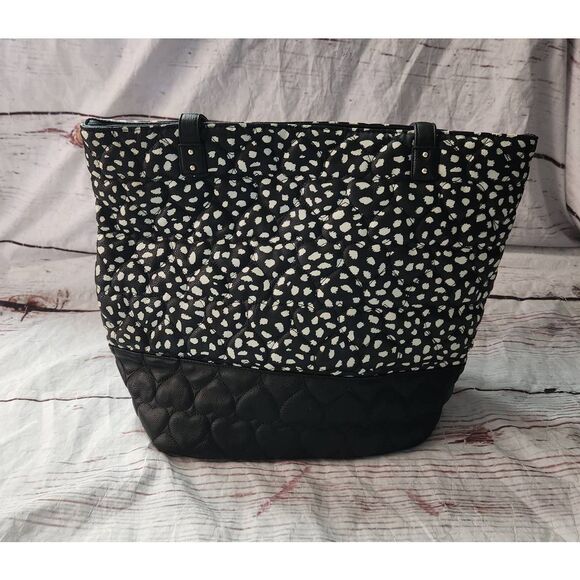 Betsey Johnson Be Mine 2 Tone Quilted Heart Tote NWT - Picture 2 of 5